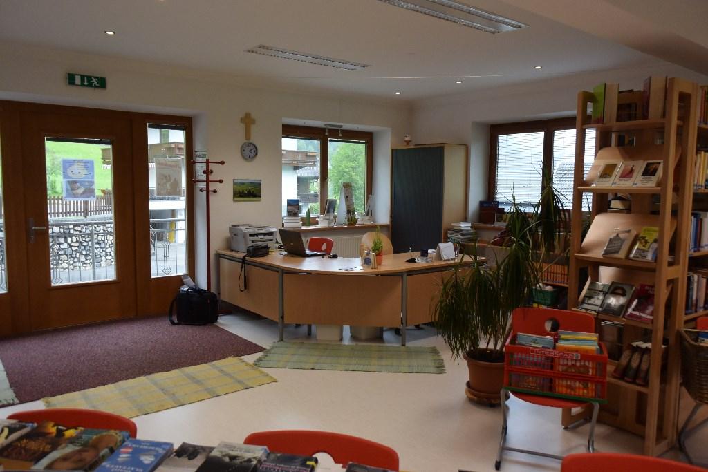 Ausleihtheke Bücherei Finkenberg