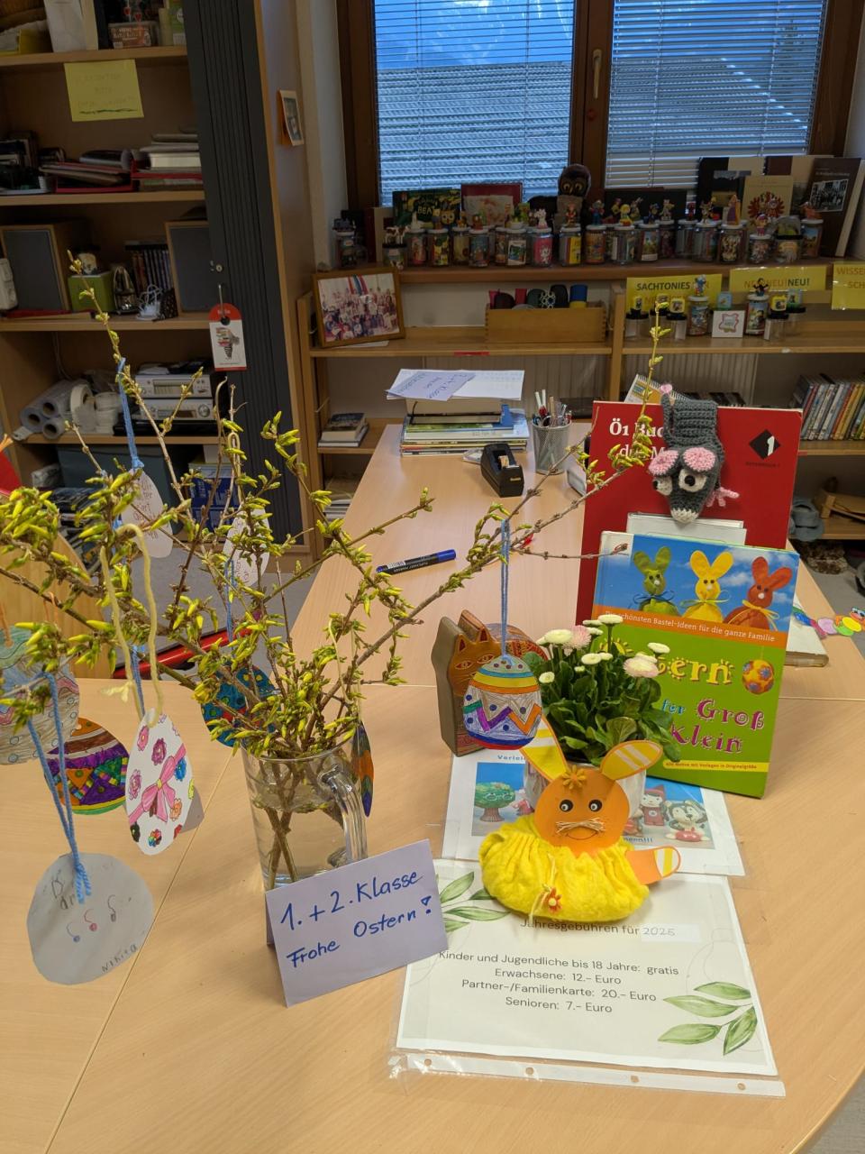 Osterstrauß am Tisch