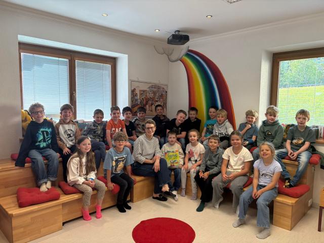 Texas Liesl mit den Kids der 1. und 2. Klasse