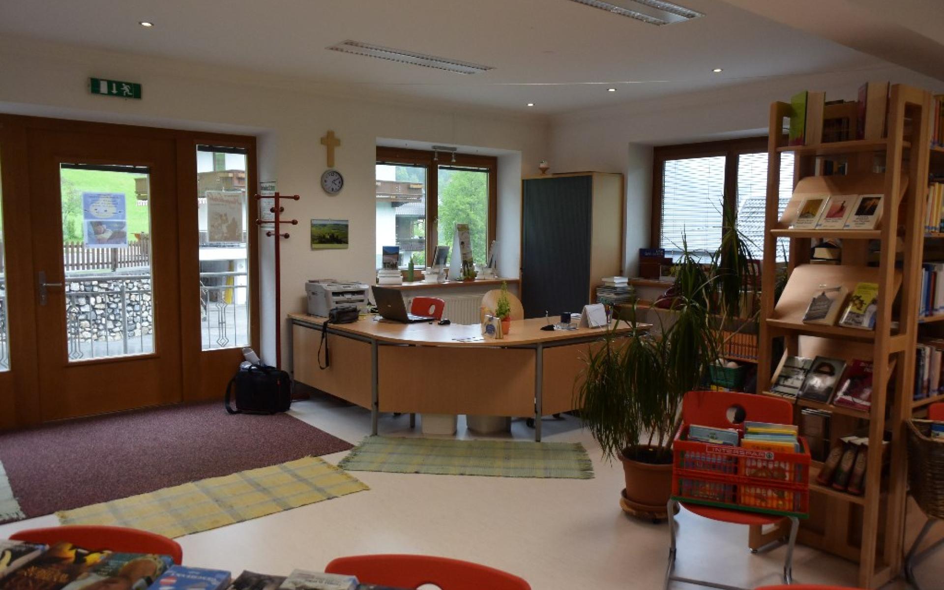 Ausleihtheke Bücherei Finkenberg